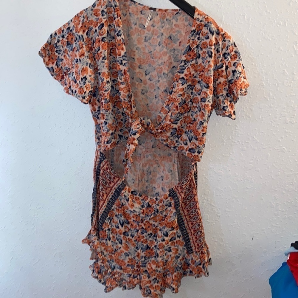 Women’s size 10 free people, floral romper T27